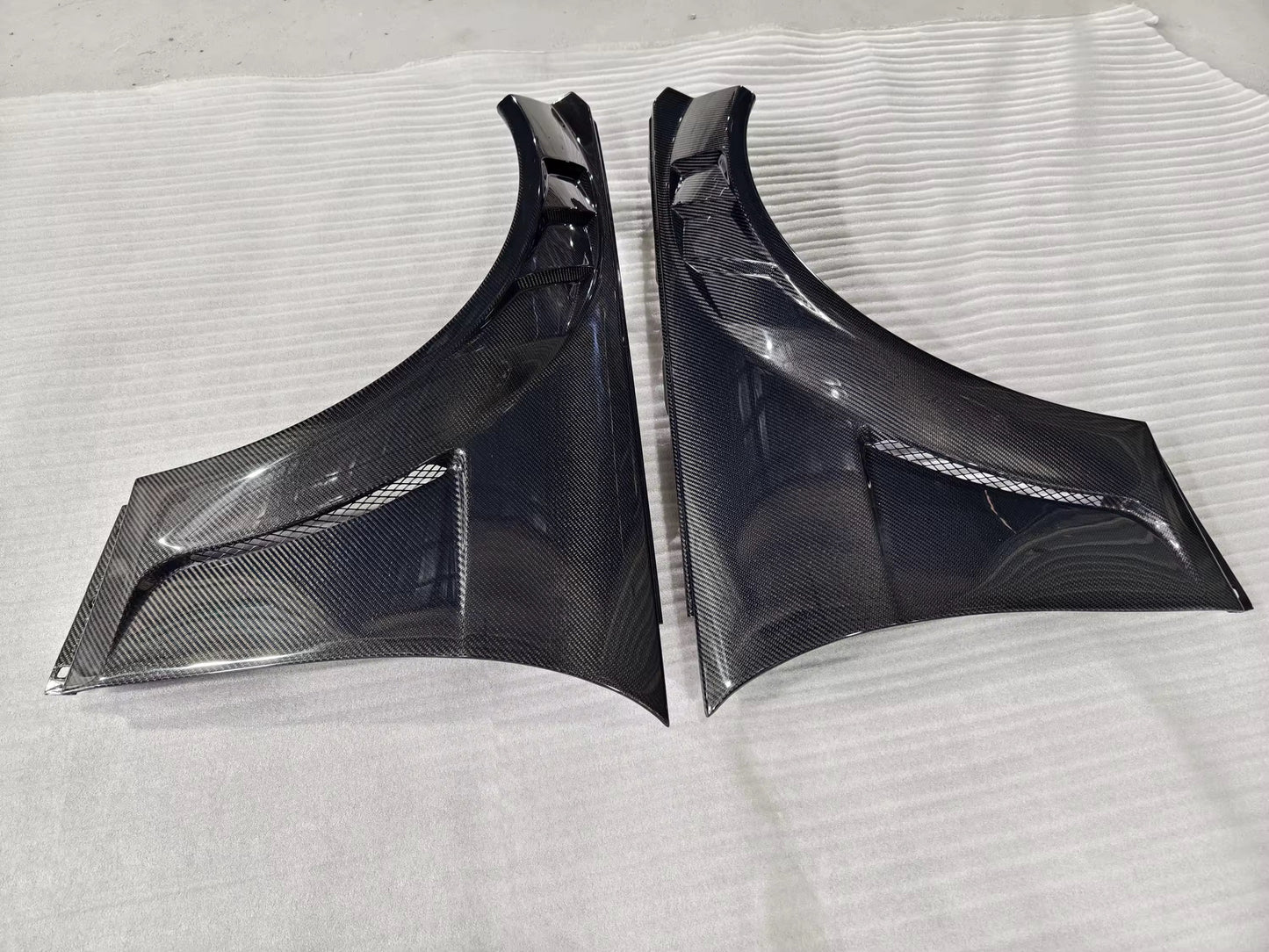 2008-2014 C63 CARBON FIBER FENDERS